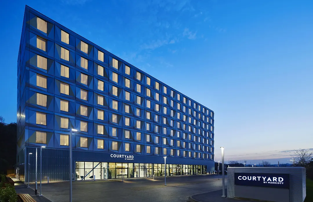 Courtyard By Marriott Luton Airport-1