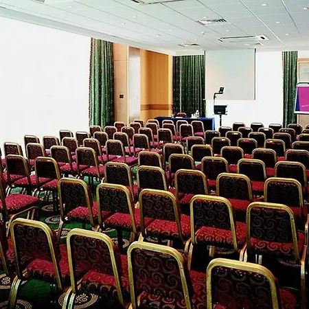Menzies Strathmore Luton-2