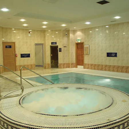 Menzies Strathmore Luton-3